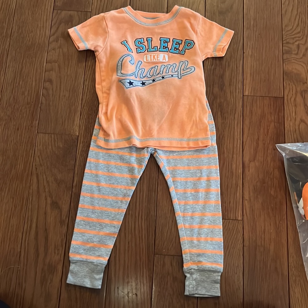 Bundle of 7 pajama sets - Picture 4 of 8